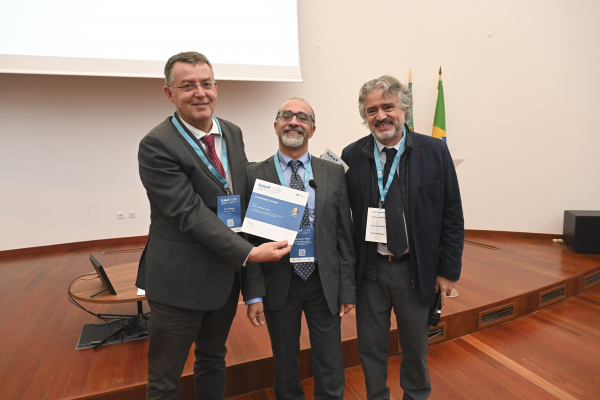 A. Triolo (center) receives the Lynden-Bell Award from L. B. Santos (UniPorto, ILMAT23 Organiser, left) and L. M. Varela (UniSantiago, ESIM President, right)