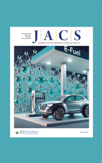 La produzione sostenibile di carburanti chimici sintetici (E-fuel) è fondamentale per le esigenze energetiche globali. Gli (ossi)idrossidi di nichel drogati con ferro sono catalizzatori promettenti per la reazione di produzione dell&#039;ossigeno (OER), mostrando alta attività e bassa sovratensione. Studi teorici ne chiariscono le proprietà strutturali e i meccanismi catalitici.